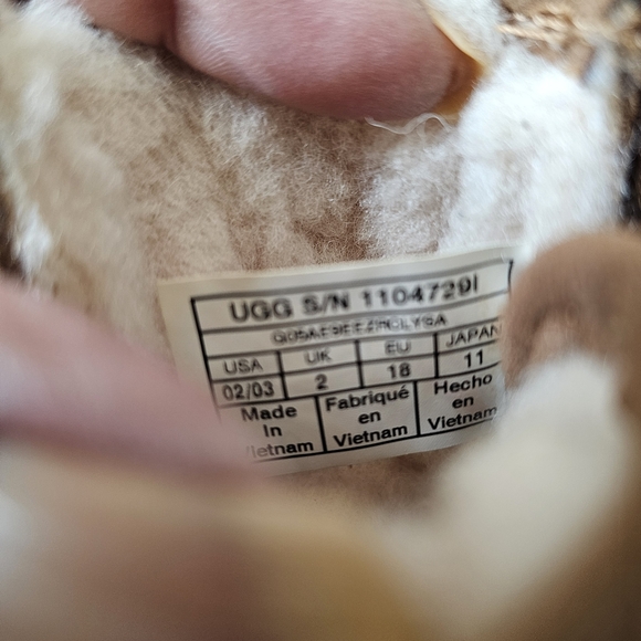 UGG Baby Neumel Brown Suede Warm Chukka Booties Size 2-3 Cozy - Picture 8 of 8